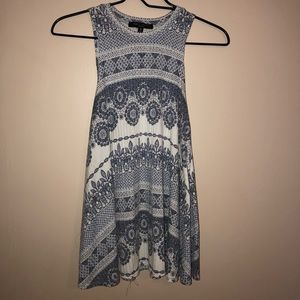 GORGEOUS like new tank top 💙